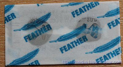 Feather Kleberrückstände